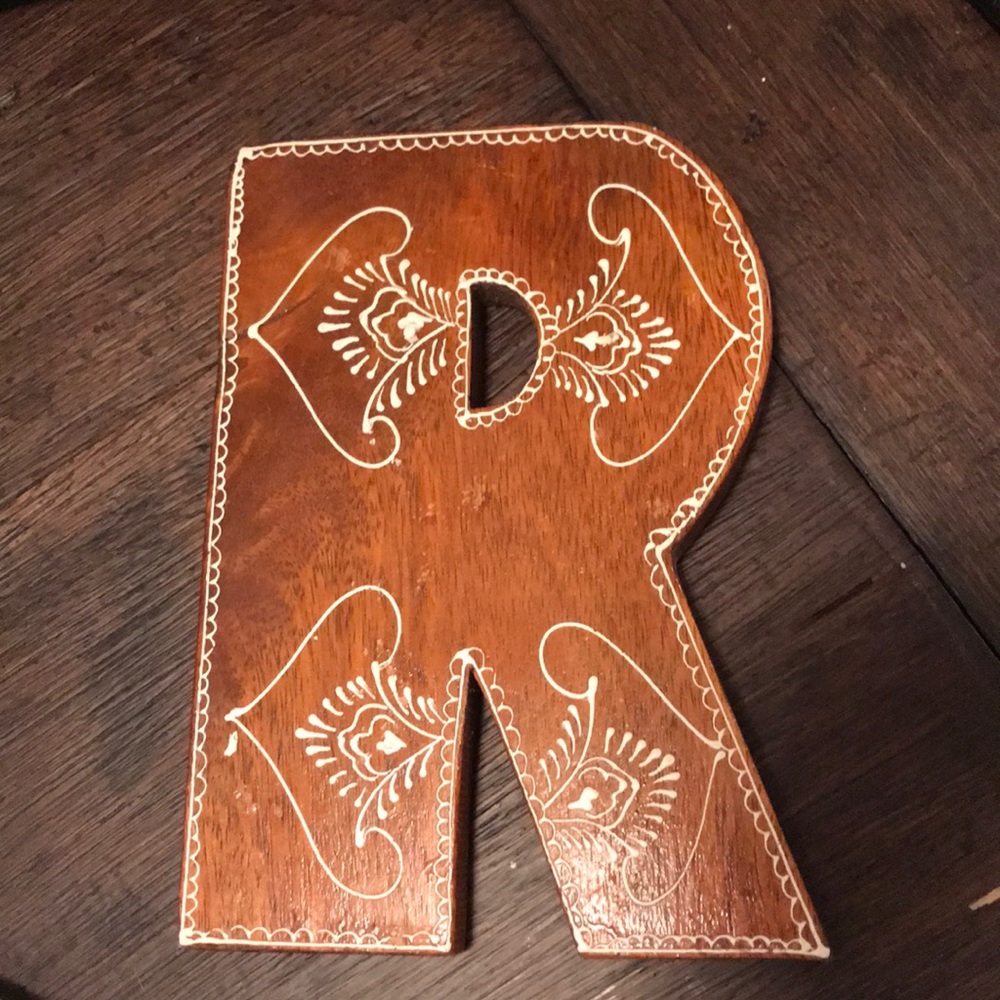 URBAN OUTFITTERS wooden letter R